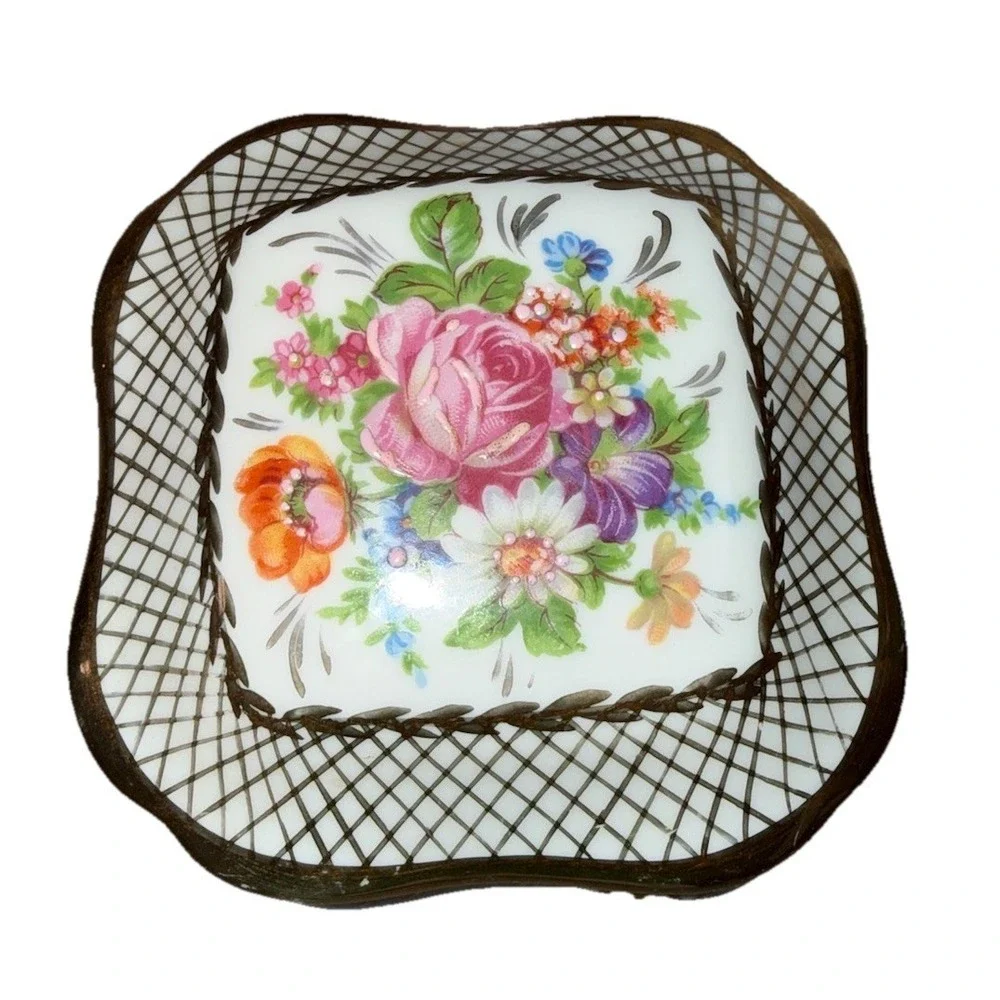 Limoges‎ Porcelain Trinket Box – Décor Madaug Paris – Floral & Gold Lattice